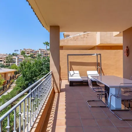 ホテル Exquisite With Sea View And Pool